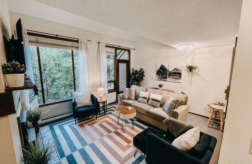 Glacier Apartamento | 73SW - WiFi - F P - WithD - Sleeps 6 home