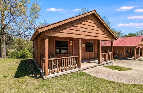 Mountain View Cabina | #74 Pinewood Cabin: Hog Holler