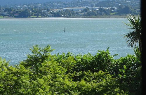 Beach Haven Apartamento | 75 metres from small safe beach. Sunsets to die for