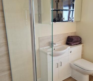 Sherborne St. John Apartamento | 75 Park Prewett Dbl room with beautiful bathroom
