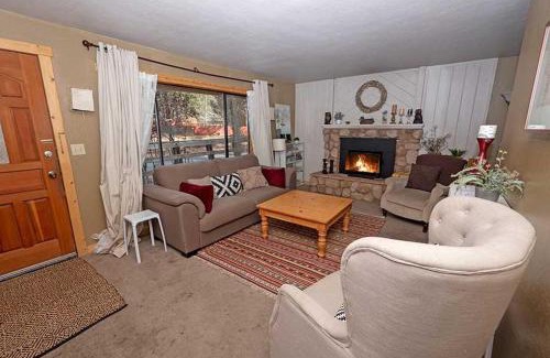 Al Tahoe Casa | 750 Stanford Avenue cabin