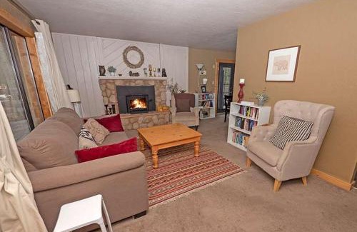 Al Tahoe Casa | 750 Stanford Avenue cabin