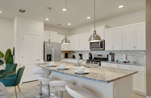 Loughman Casa | 7589OSL-Spacious 5BD townhouse in Solterra Resort, Davenport, perfect for 10 guests.