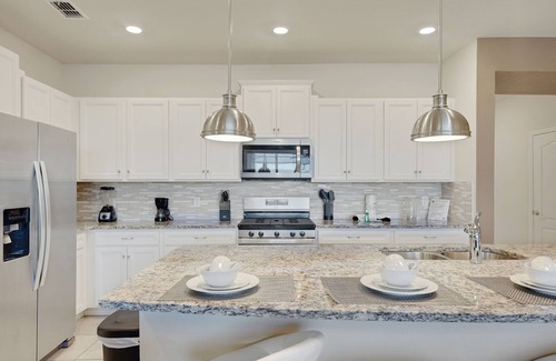 Loughman Casa | 7589OSL-Spacious 5BD townhouse in Solterra Resort, Davenport, perfect for 10 guests.
