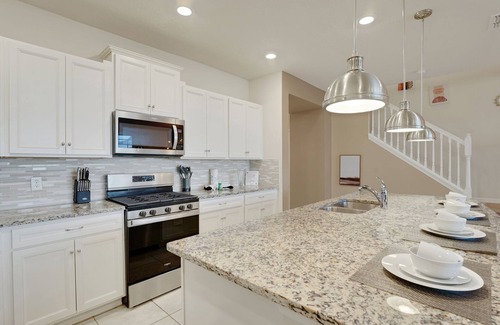 Loughman Casa | 7589OSL-Spacious 5BD townhouse in Solterra Resort, Davenport, perfect for 10 guests.