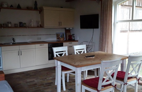 Bugewitz Apartamento | 75qm große Ferienwohnung am Naturschutzgebiet, 15 PKW Min zum Strand - Stettiner Haff