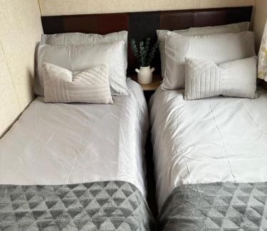 Chapel Saint Leonards Complejo | 76 Meadow lakes Golden palms resort chapel
