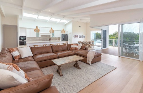 Red Head Casa | 76 Red Head Road with luxuries outdoor pool