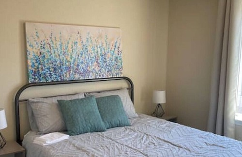 Sunland Estates Casa | 764 Hunter Ave · Sunland Retreat 5.4 miles from Gorge Amphitheater