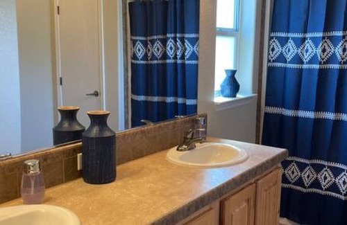 Sunland Estates Casa | 764 Hunter Ave · Sunland Retreat 5.4 miles from Gorge Amphitheater