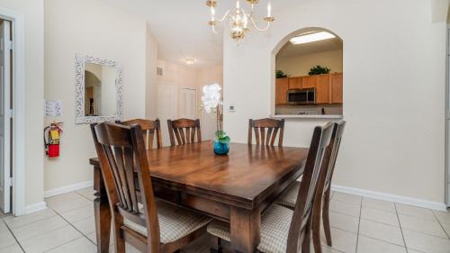 Crestwynd Bay Casa | 7650 Comrow #204
