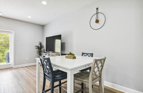 Thomas Drive Casa | 7664 Shadow Lake - Happy Horizons - 3 Bedroom Sleeps 9 townhouse