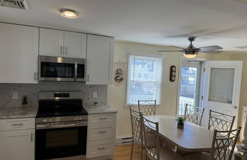 Townsend's Inlet Casa | 7712 Pleasure Ave 2nd Floor