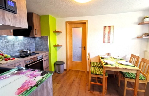 Schoenheide Apartamento | 77m² vacation apartment for up to 4 people with a stunning valley view.