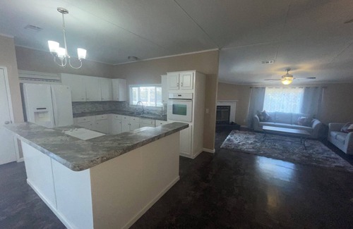 Sneads Casa | 7872 Modern & spaces 3-bedroom house with AC and WiFi in wonderful Sneads.