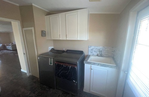 Sneads Casa | 7872 Modern & spaces 3-bedroom house with AC and WiFi in wonderful Sneads.