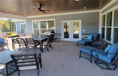 Otterbien Home Casa | 7901 State Route 48 · 10 Master Suite Bedrooms, Event Space, Sleeps 20+