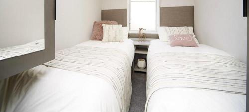 Newton on Derwent Cabina | 7b Oakwood village
