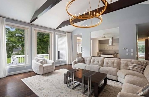 Norwalk Villa | 7BD Mention Celebration Welcomes