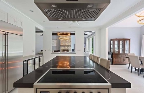 Norwalk Villa | 7BD Mention Celebration Welcomes
