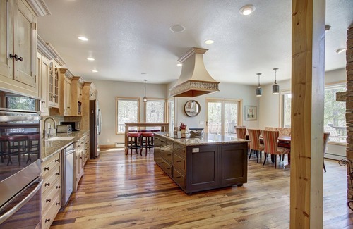 Warrior's Mark West Casa | ⭐️ 7Bd Ski-In/Out PrivateHotTub Winter Ski/Town Shuttle Big Views 4 Kings Views!