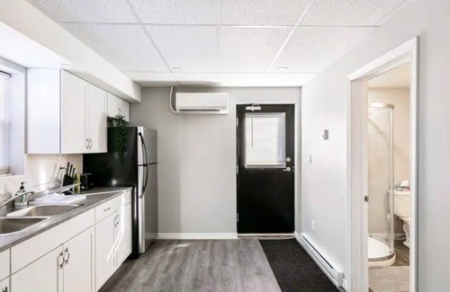 South Central Casa | 7Bd Spacious Home in Walkerville With Parking