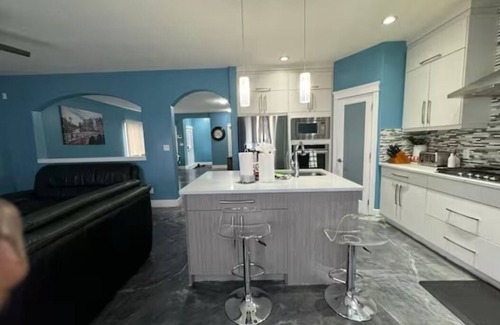 Northwest Edmonton Casa | 7BDRM Pet Friendly 3Car Garage Home >Sleeps18