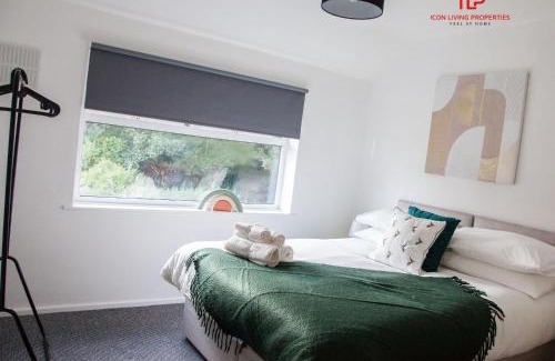 St Helens Casa | 7Beds Contractor & Family Haven St Helens