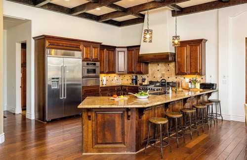 Templeton Casa | 7BR/4BA Farmhouse & Barn Estate on a Resort-Like Setting!