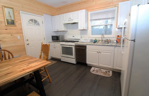 Tannersville Cabina | 7BR Log Cobin /w Private Pool and Hot tub Just 10 Mins from HunterMT Sleeps 19