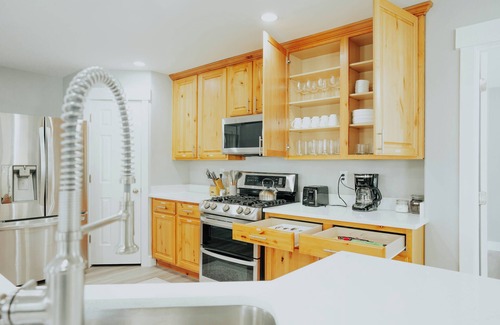 West Jordan Casa | 7BR Retreat Sleeps 25 Near Ski & Downtown SLC