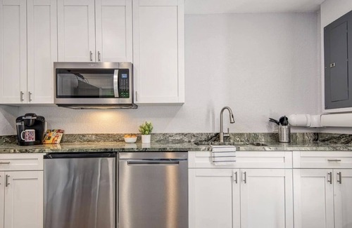 Safety Harbor Cabaña | 7C Newly Renovated 1 Bedroom with Kitchenette
