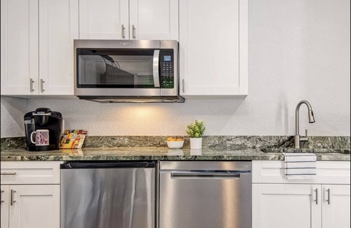 Safety Harbor Cabaña | 7C Newly Renovated 1 Bedroom with Kitchenette