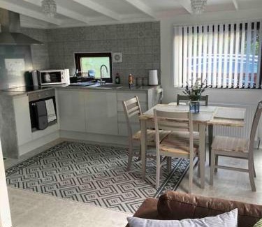 Builth Wells Apartamento | 7F Cwtch Cymru Lodge, Caer Beris Holiday Park - no commercial vehicles permitted on site