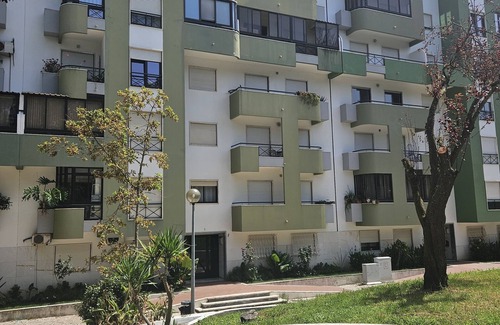 Pragal Apartamento | 7km from the beach and 14km from downtown Lisbon. Cozy, family-friendly apartment!