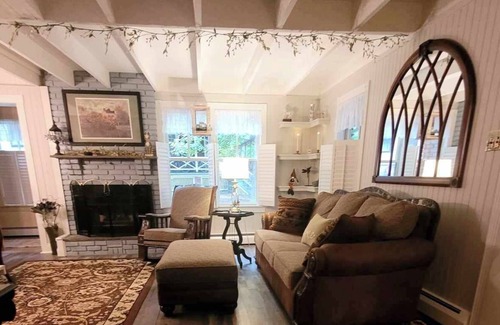 Mount Gretna Heights Cabaña | 7th Heaven – Classy & Comfortable Mount Gretna Cottage, New!