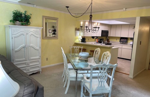 Bethany Beach Condominio | 8 / 3-8 / 11/19 8 nts / $ 2100 2 BR 2 baños a pie de playa