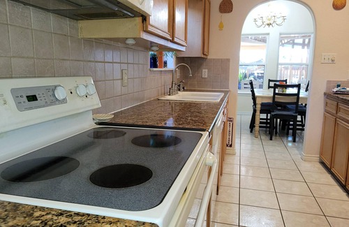 Corpus Christi Condominio | 8/4 Island Waterfront 2 Kit Private Pool 2 Hot Tub