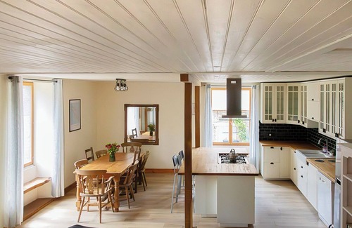 Pleugueneuc Casa | 8/9-person gîtes with Jacuzzi. Near saint Malo/dinan. Pets allowed