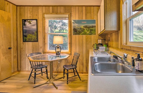 Spruce Pine Cabina | 8 Acres + Hiking Trails: Little Switzerland Escape
