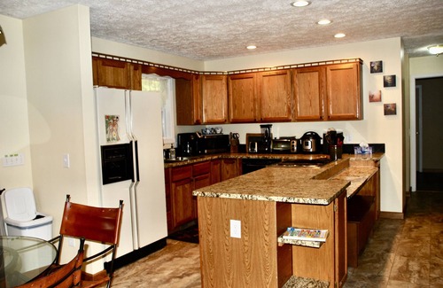 Brevard Cabina | 8 acres de privacidad, arroyo y cascada, mascotas Dupont ok