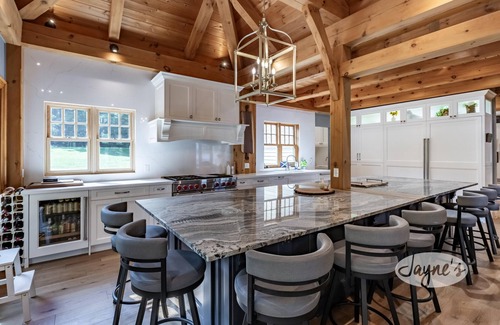 Port Carling Cabaña | 8 bed 7 bath renovated cottage on South Lake Joseph! Shallow, sandy walk in!
