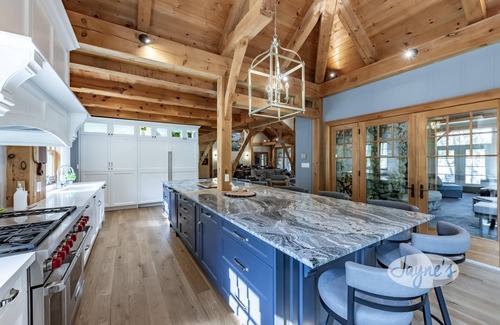 Port Carling Cabaña | 8 bed 7 bath renovated cottage on South Lake Joseph! Shallow, sandy walk in!