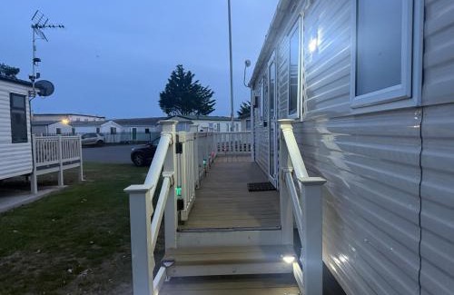 Clacton-on-Sea Complejo | 8 Bed Sun Decked Caravan Unlimited High speed Wifi and fun at Seawick Holiday Park