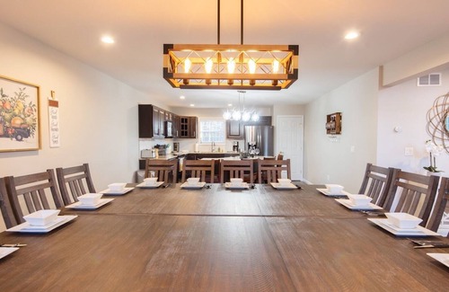Lake Harmony Casa | 8 BEDROOM 5K Sq Ft Can Sleep 30, Minutes to Slopes and Lake, W/ VOLLEYBALL COURT