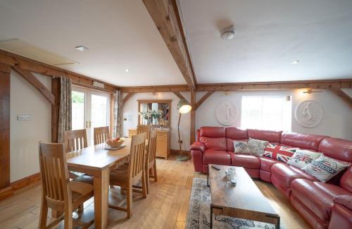 Hardwicke Casa | 8 Bedroom, 6 Bath House, Large Patio, Large Parking