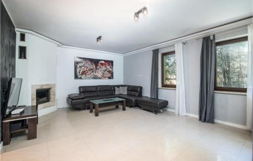 Szemud Casa | 8 Bedroom Awesome Home In Kamien
