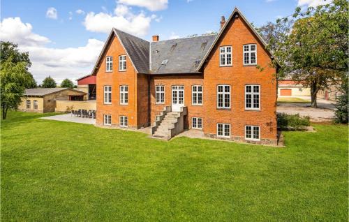 Kvaerndrup Casa | 8 Bedroom Beautiful Home In Kværndrup