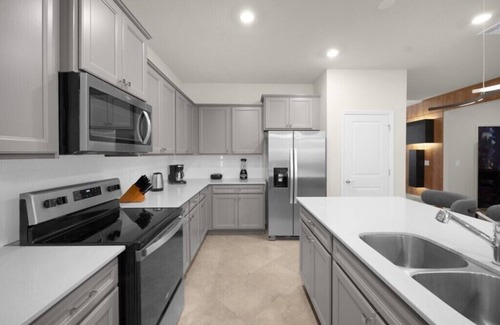 Four Corners Casa | 8 Bedrooms/6 Bathrooms/Windsor Cay(16280SM)