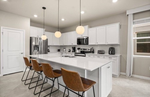 Four Corners Casa | 8 Bedrooms/6 Bathrooms/Windsor Cay (15803CC)